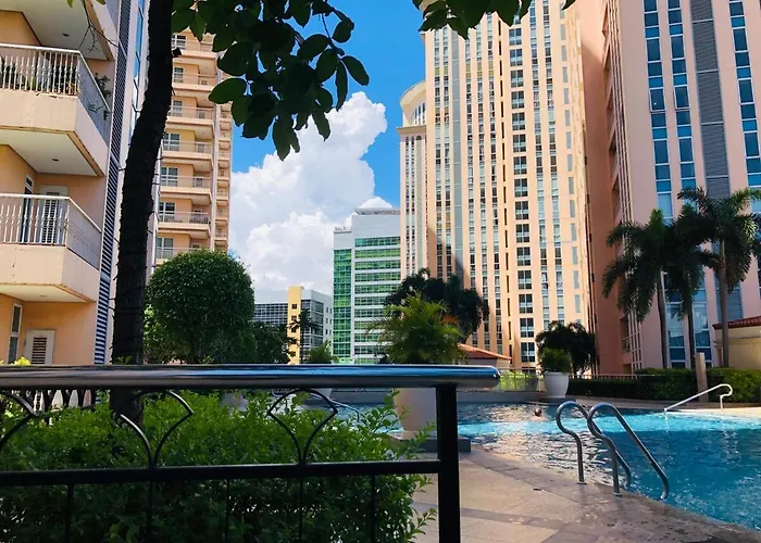 Grand View Venice 1br With Balcony Near Bgc Apartment