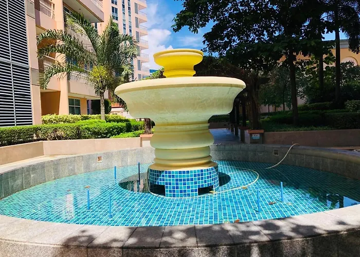 Apartment Grand View Venice 1br With Balcony Near Bgc